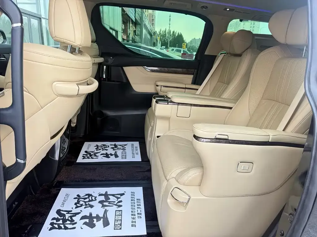 Toyota Vellfire — фото 2