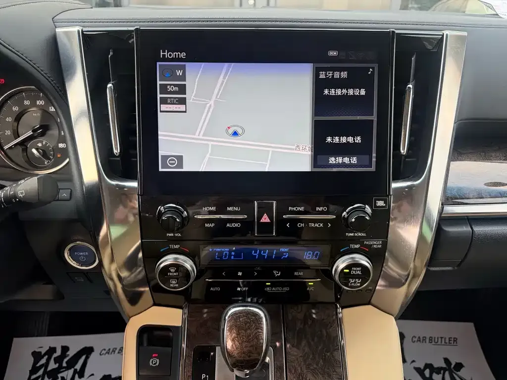 Toyota Vellfire — фото 10