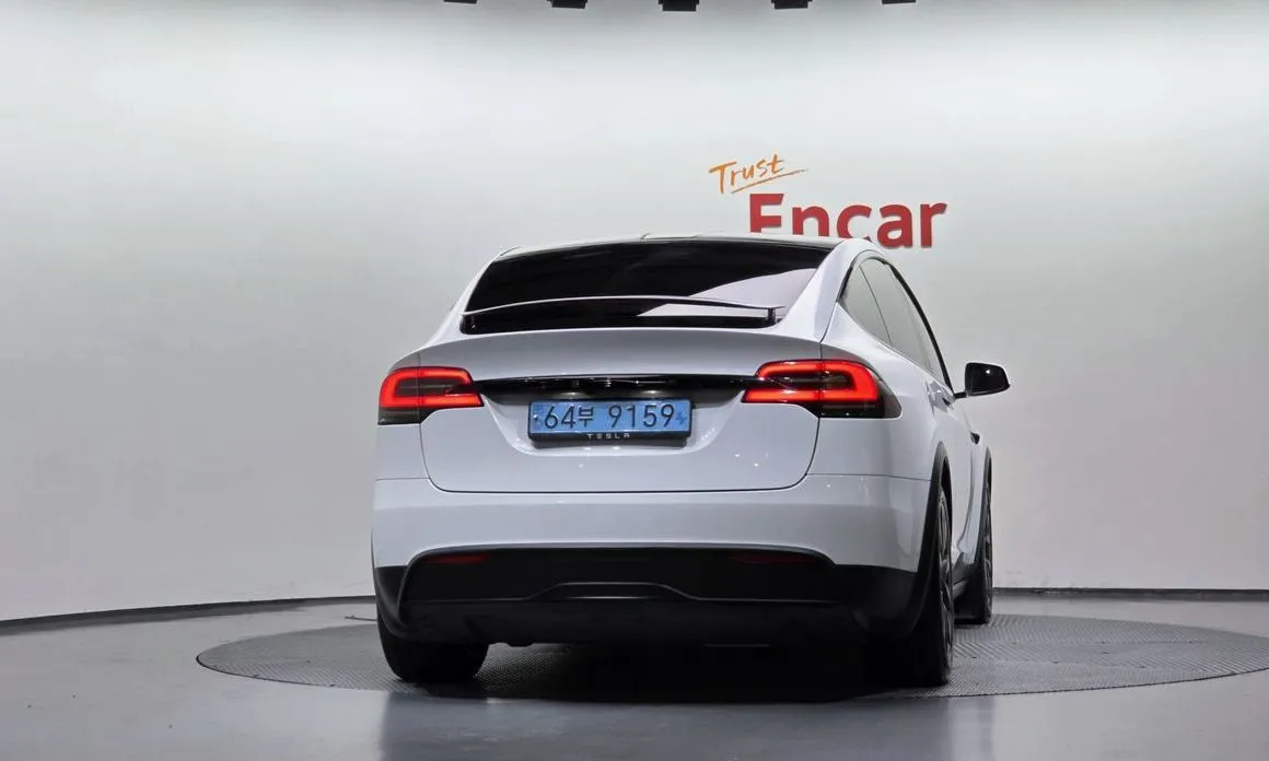 Tesla Model X — фото 3