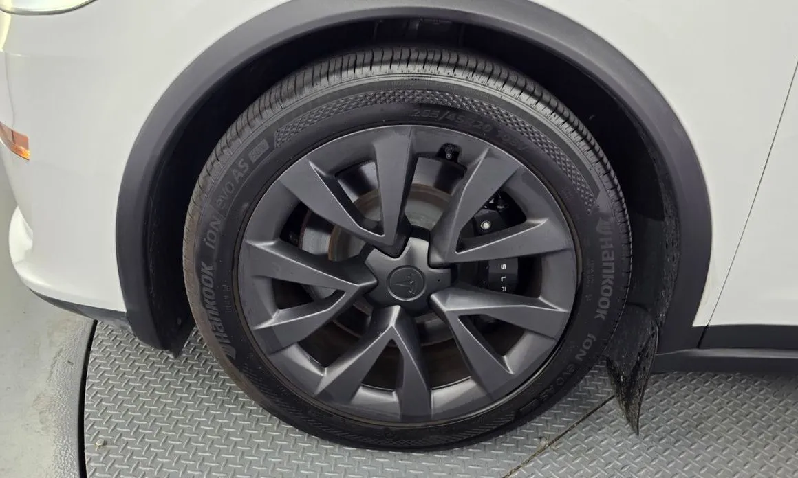 Tesla Model X — фото 10