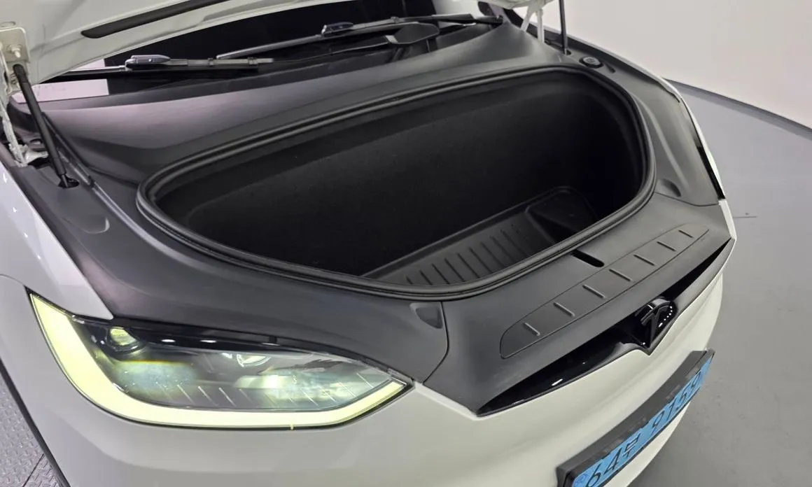 Tesla Model X — фото 7