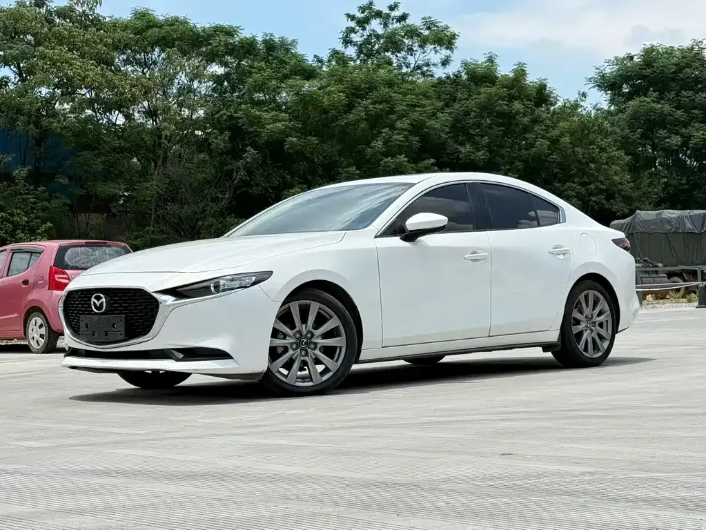 Mazda 3 Axela — фото 1