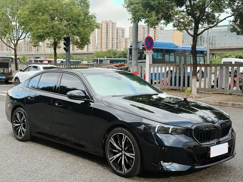 BMW 5 Series (Import) — фото 1