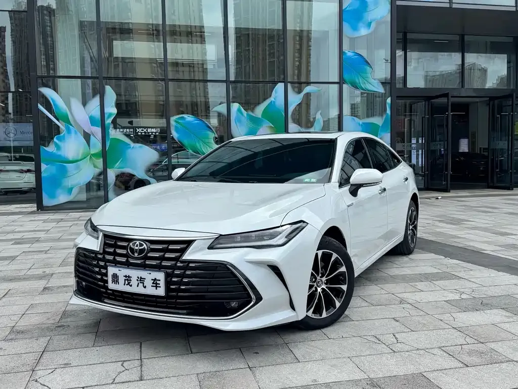 Toyota Avalon — фото 1