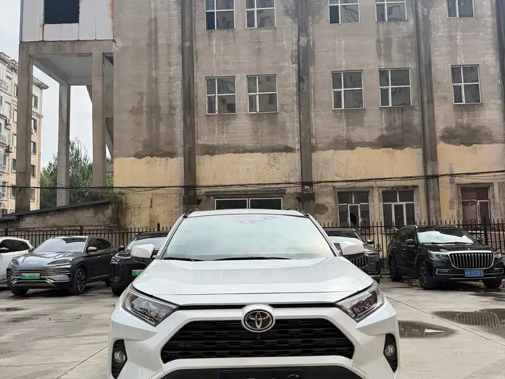 Toyota RAV4 — фото 9