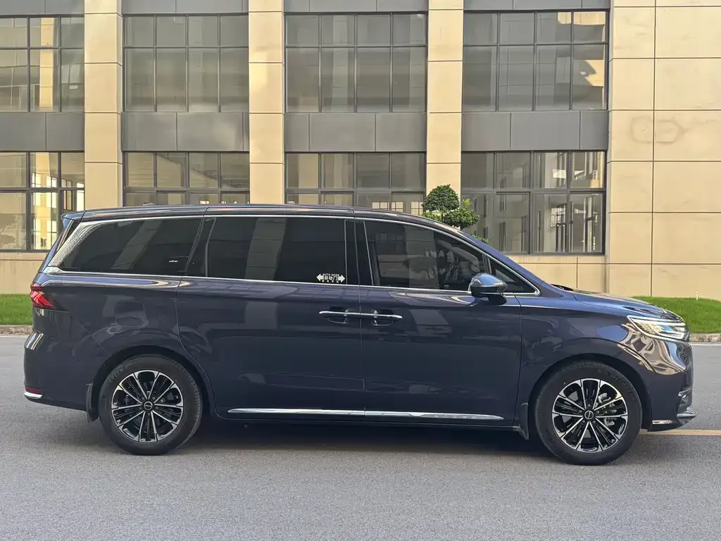 Roewe iMAX8 — фото 2
