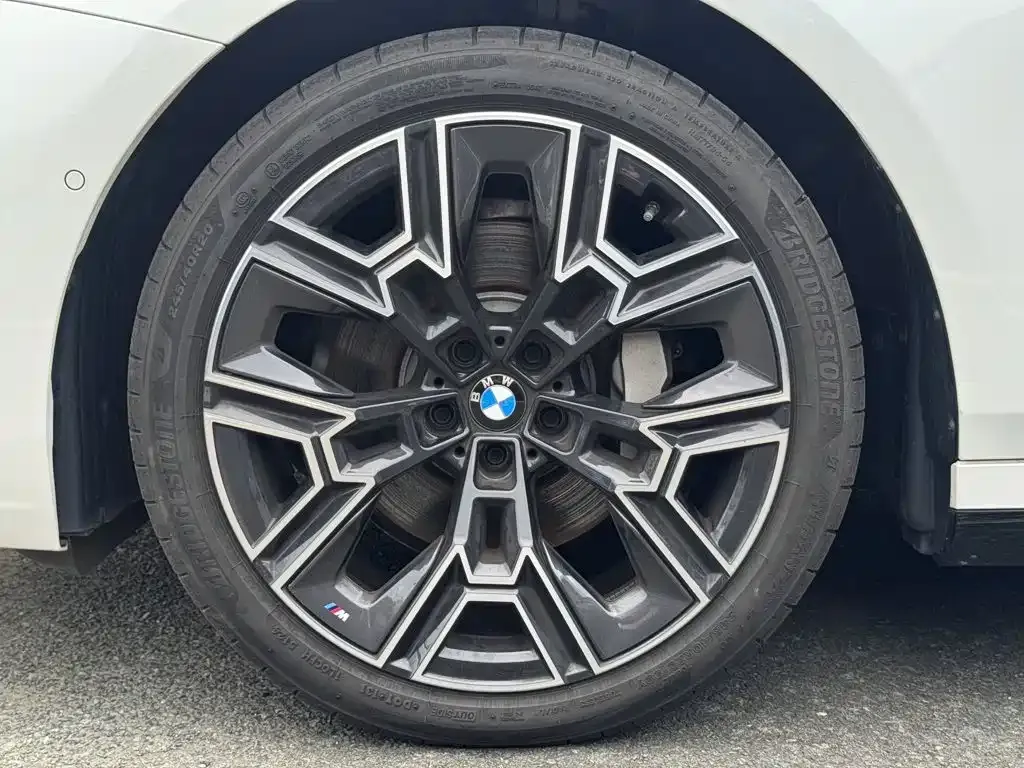 BMW 5 Series — фото 2