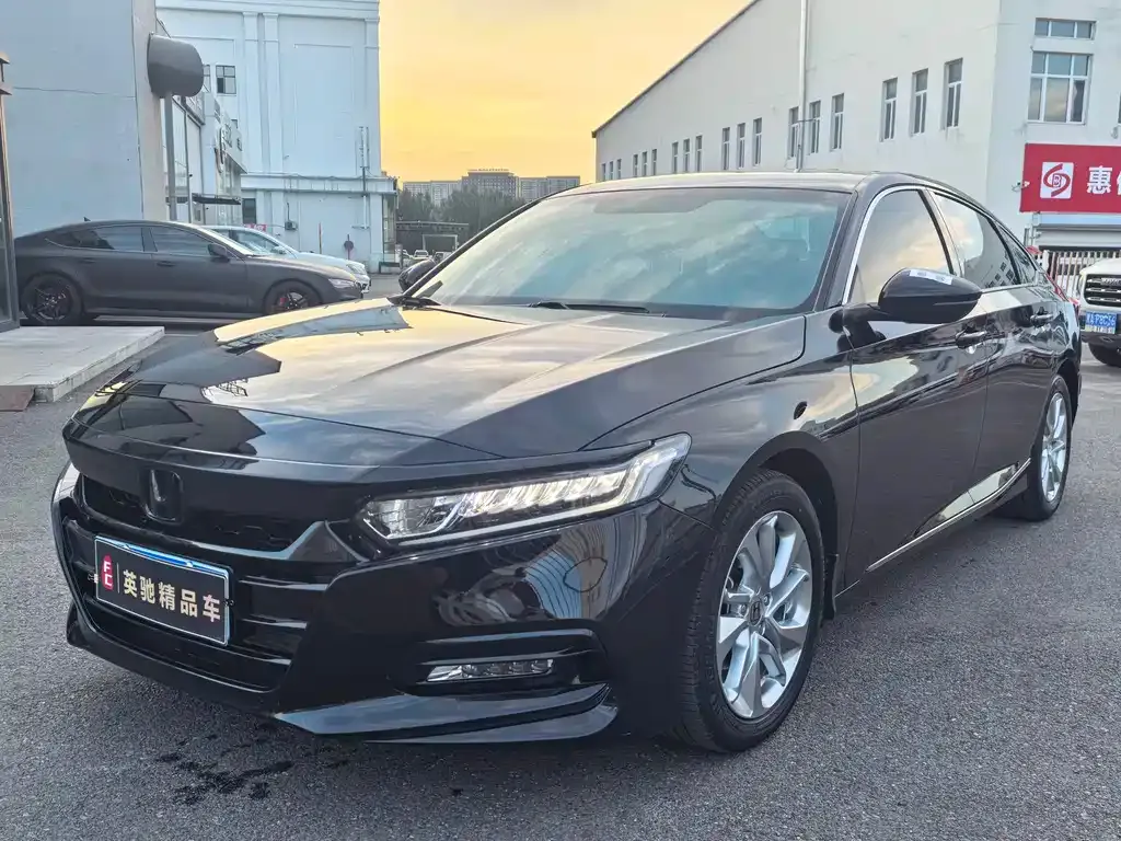Honda Accord — фото 1