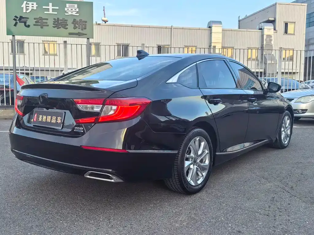 Honda Accord — фото 8