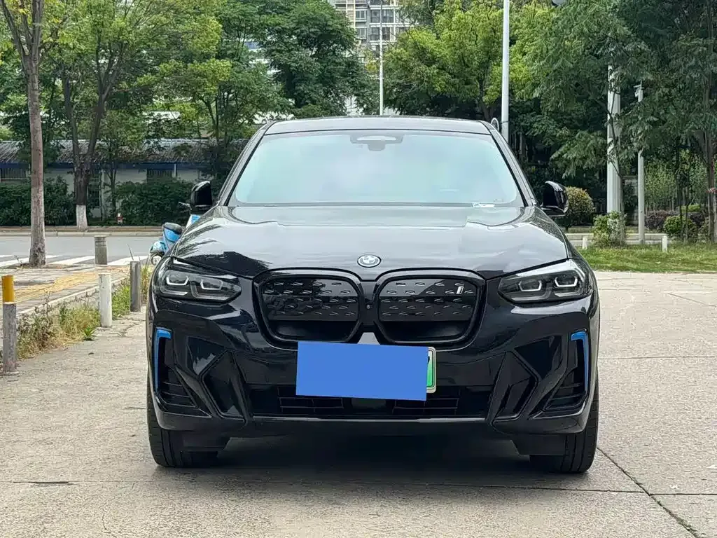 BMW iX3 — фото 9