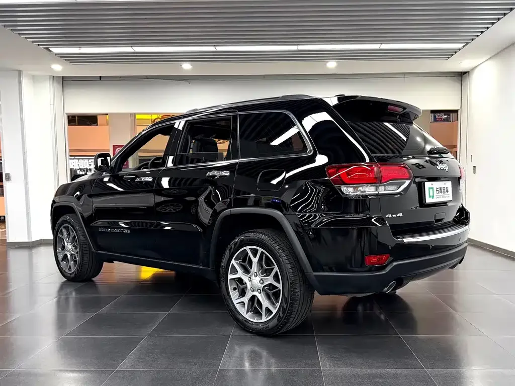 Jeep Grand Cherokee (Import) — фото 4