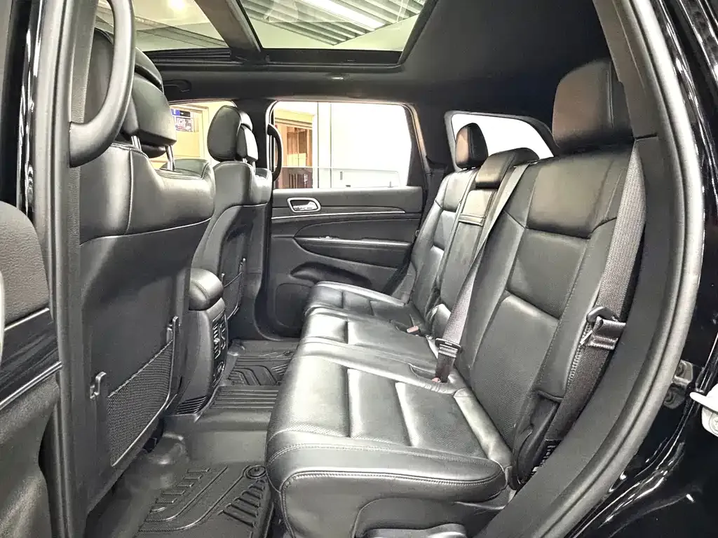 Jeep Grand Cherokee (Import) — фото 10