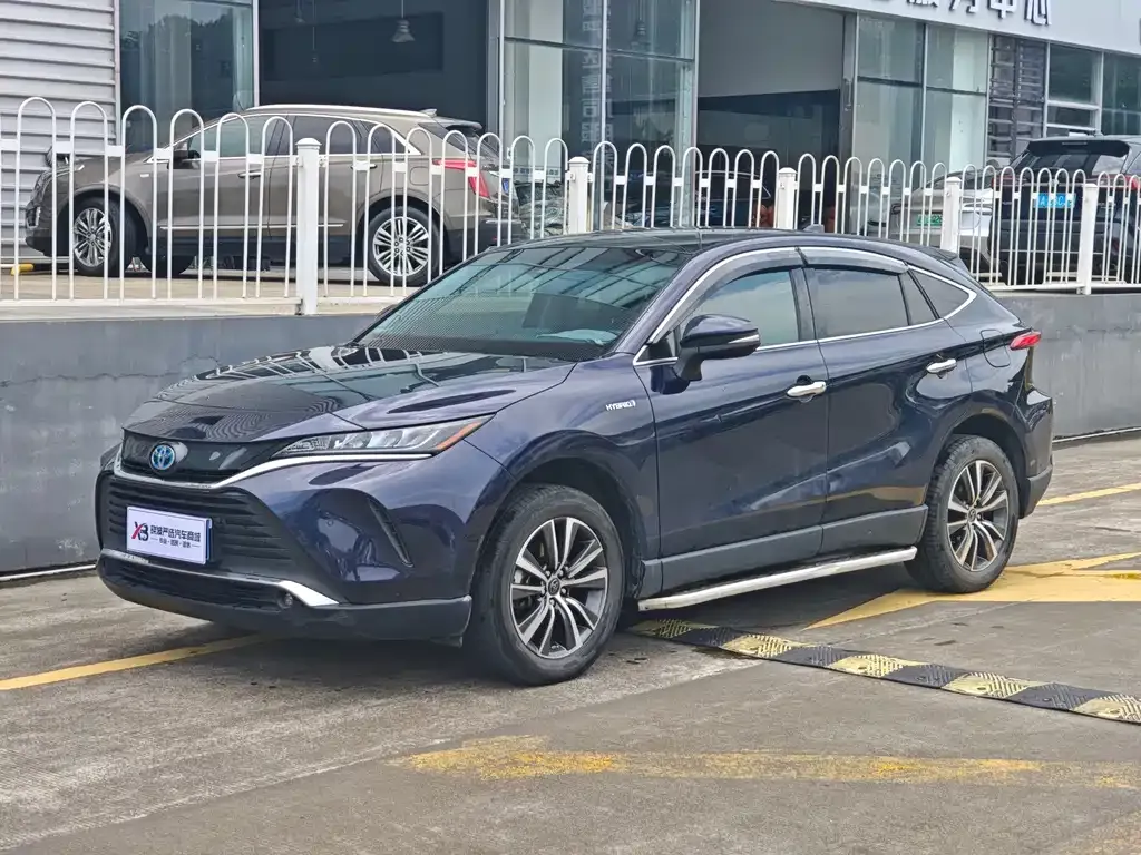 Toyota Harrier — фото 1