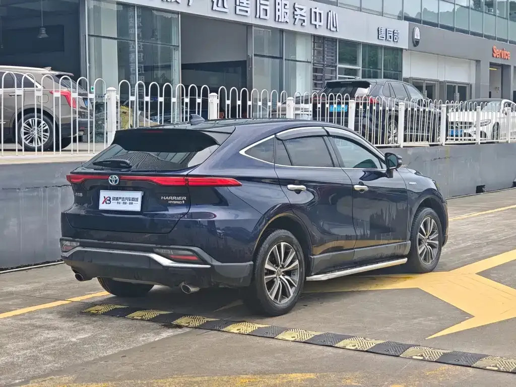 Toyota Harrier — фото 2