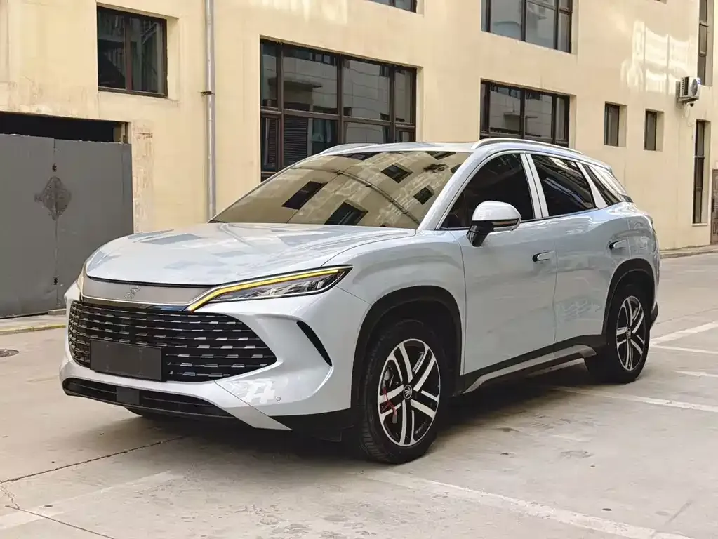 BYD L DM-i — фото 1