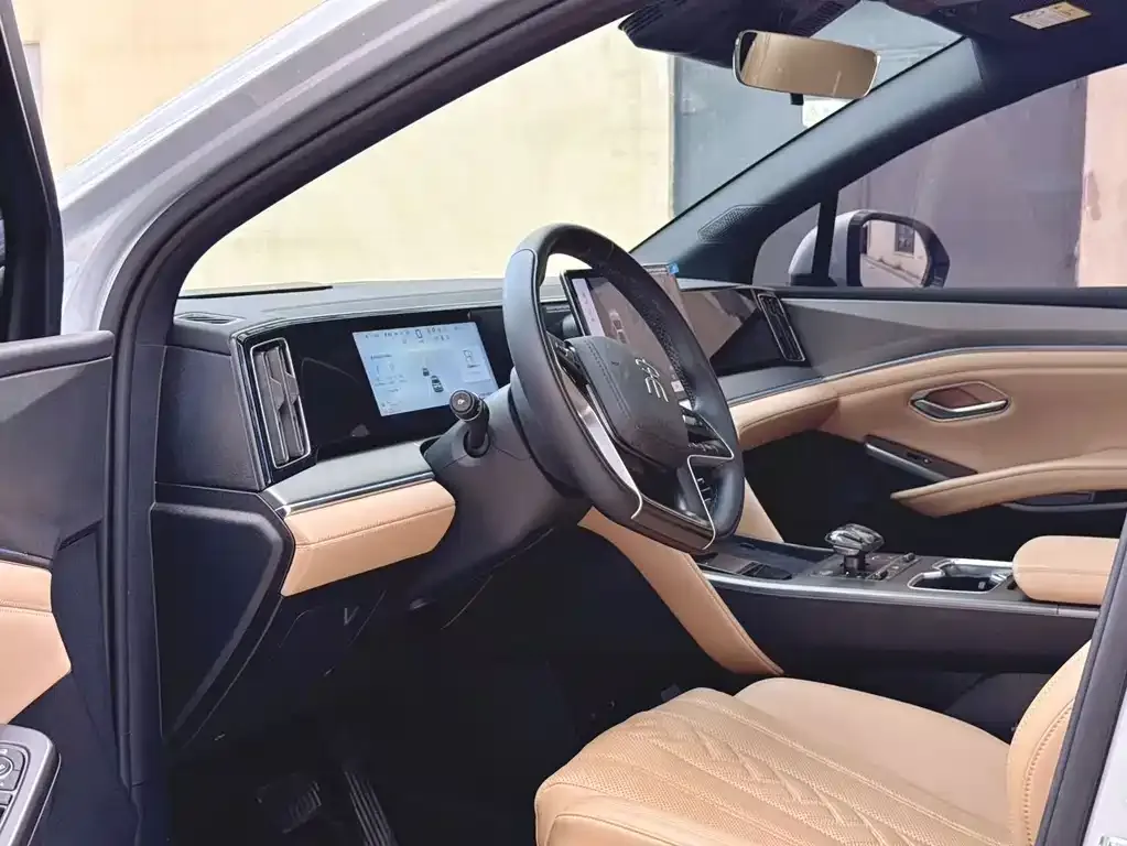 BYD L DM-i — фото 3