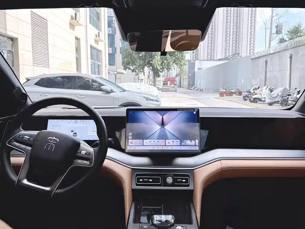 BYD L DM-i — фото 8
