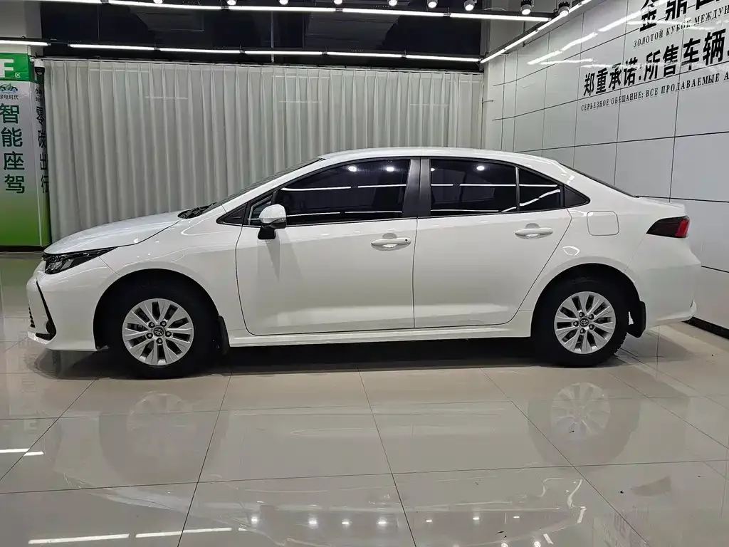 Toyota Corolla — фото 8