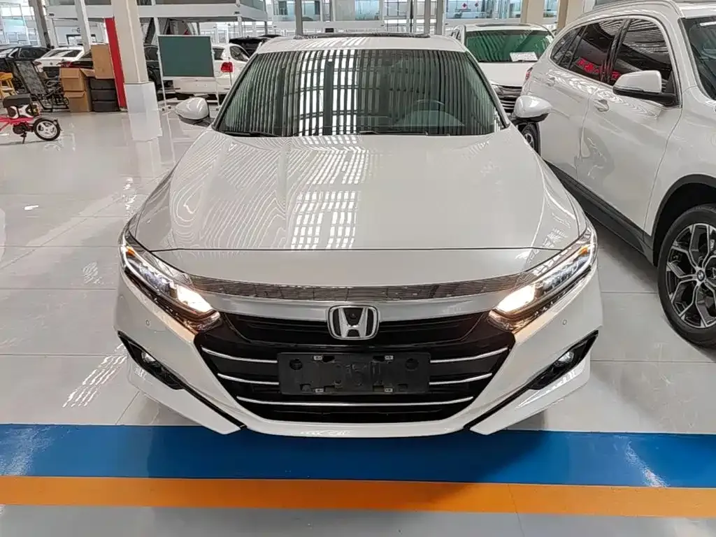 Honda Accord — фото 8