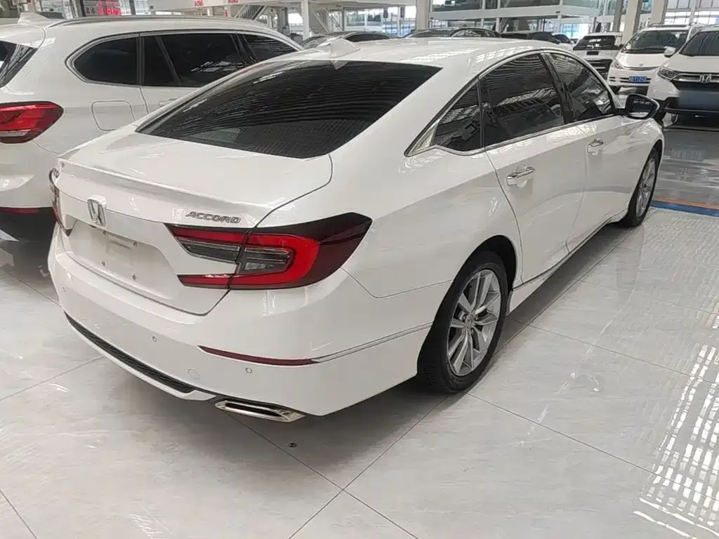 Honda Accord — фото 9