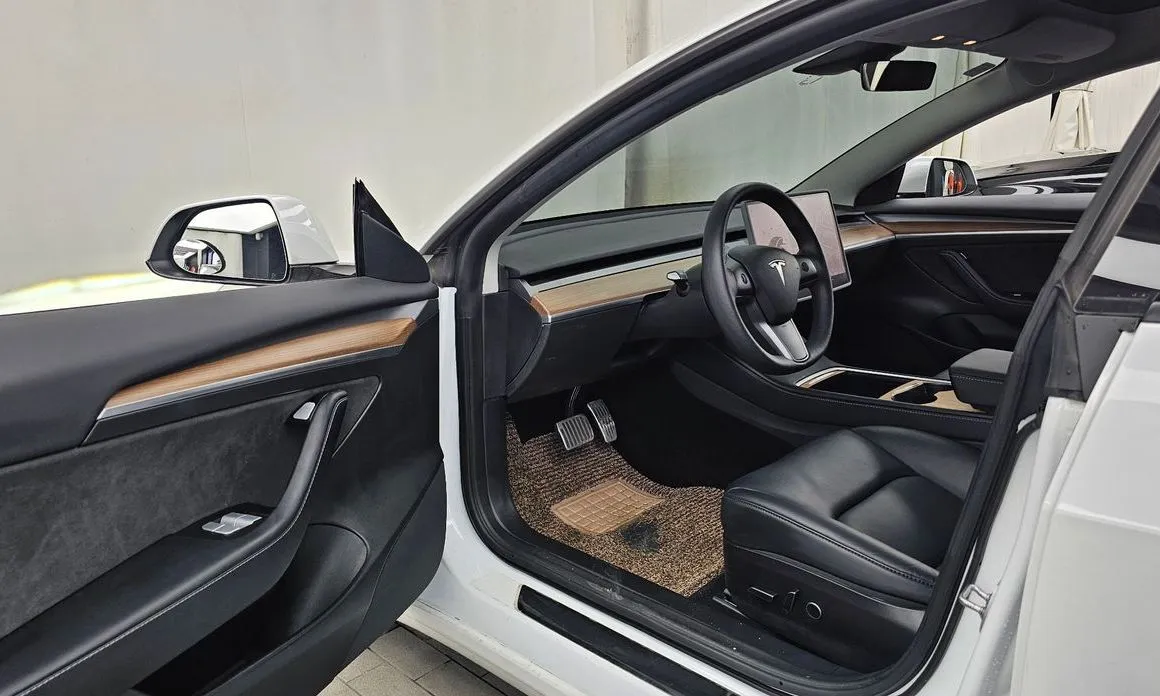 Tesla Model 3 — фото 9