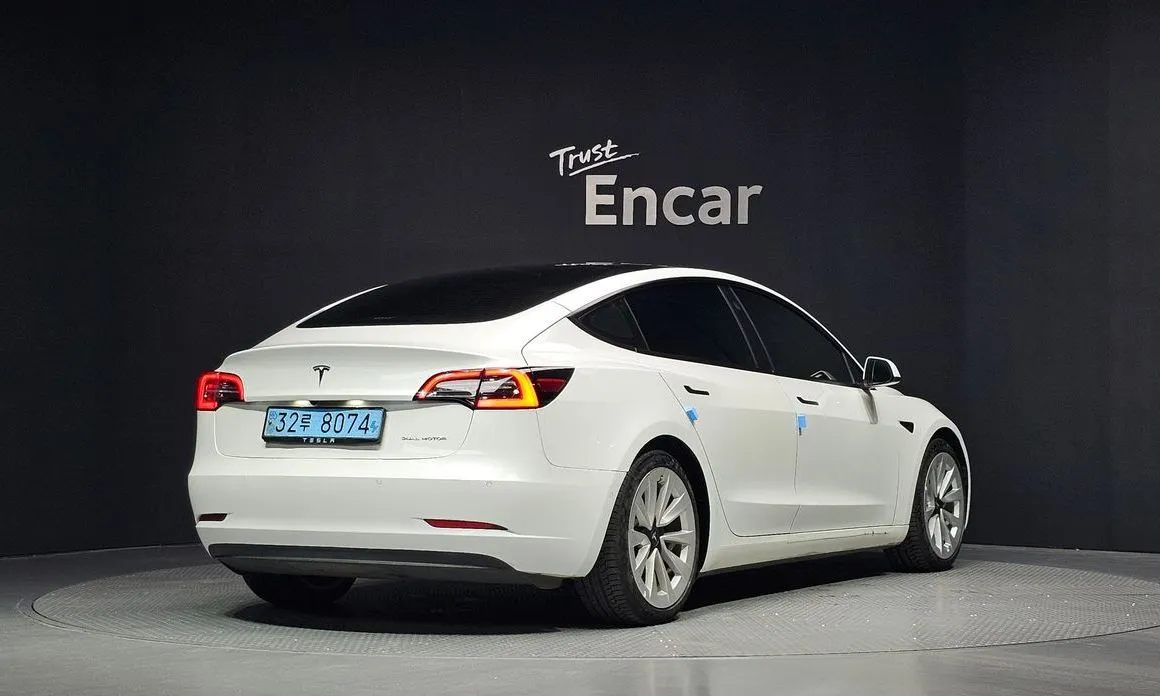 Tesla Model 3 — фото 10