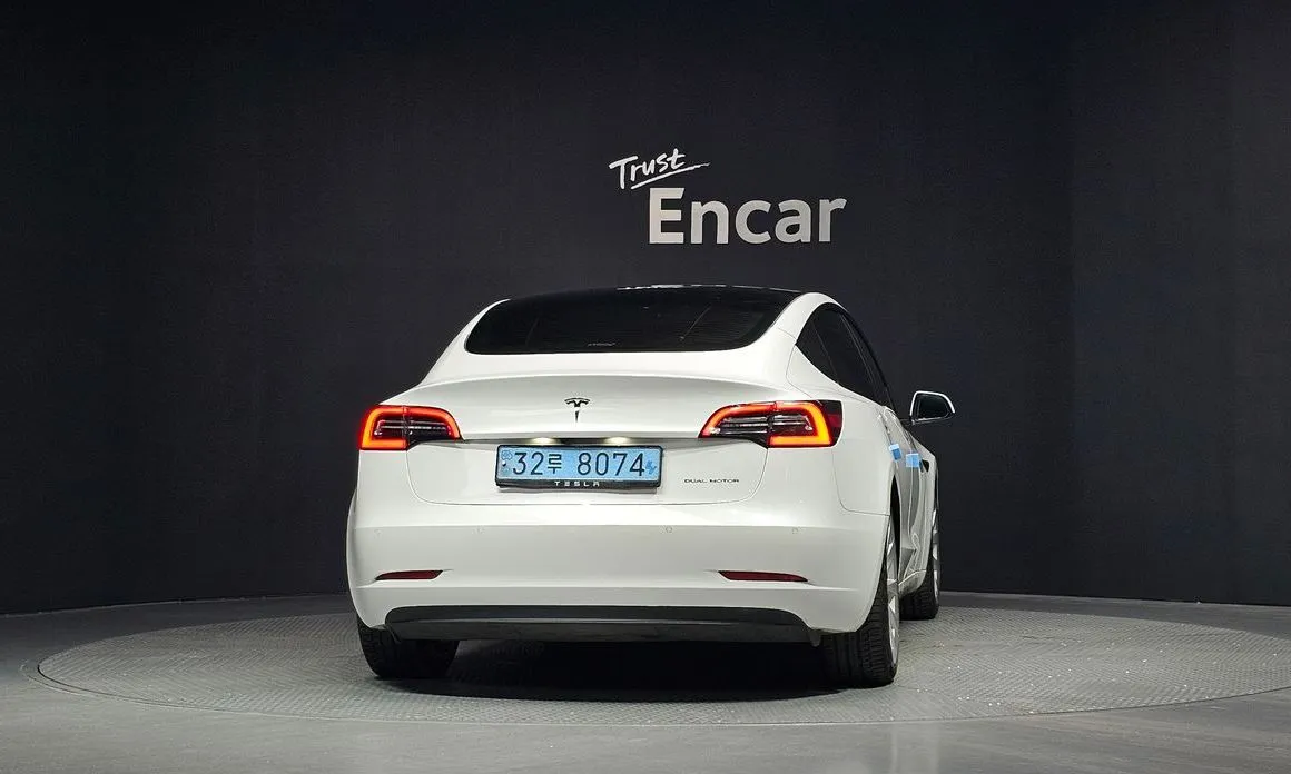 Tesla Model 3 — фото 5