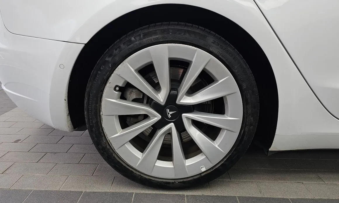 Tesla Model 3 — фото 2