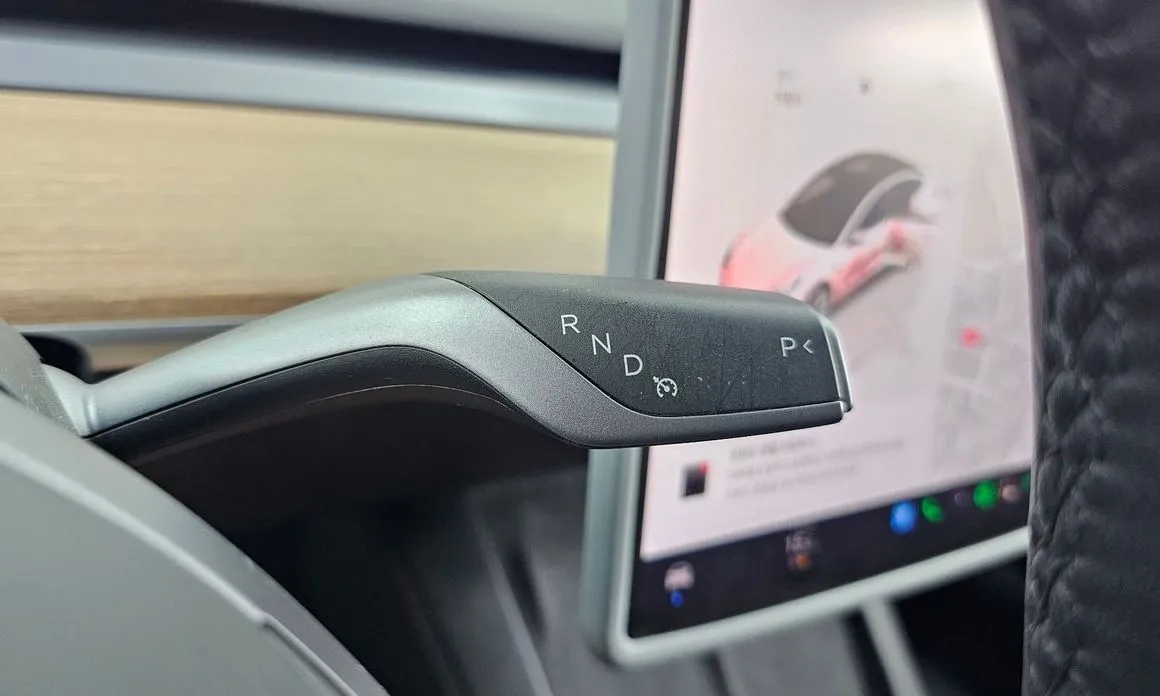Tesla Model 3 — фото 4