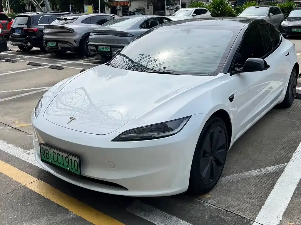 Tesla Model 3 — фото 1