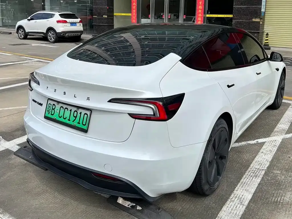 Tesla Model 3 — фото 5