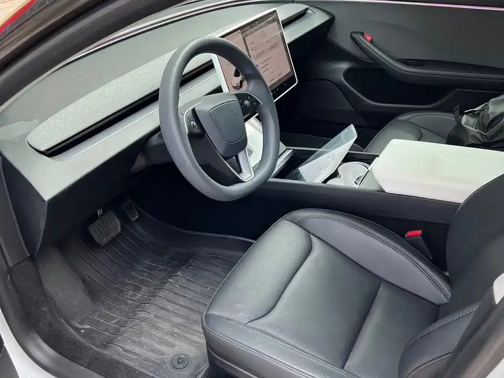 Tesla Model 3 — фото 3