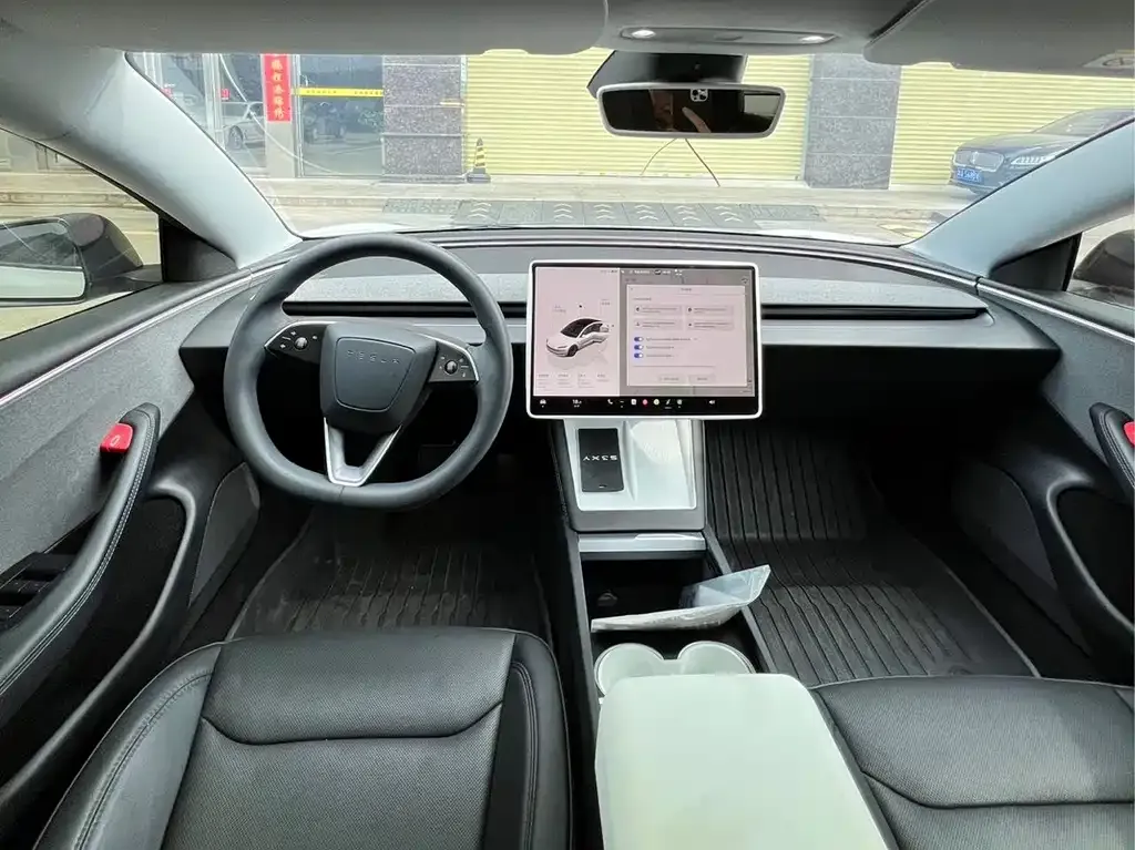 Tesla Model 3 — фото 2