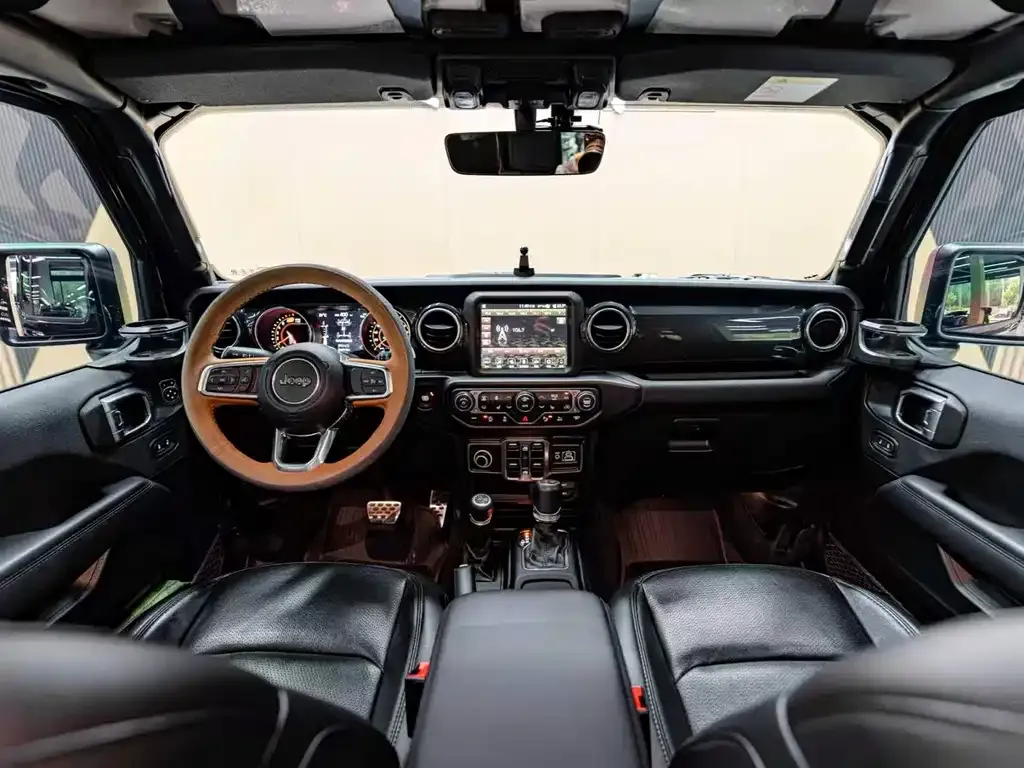 Jeep Wrangler — фото 9