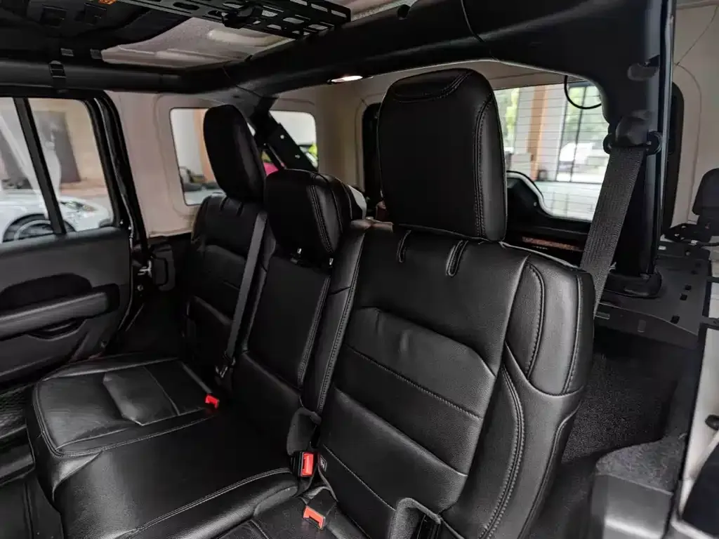 Jeep Wrangler — фото 2