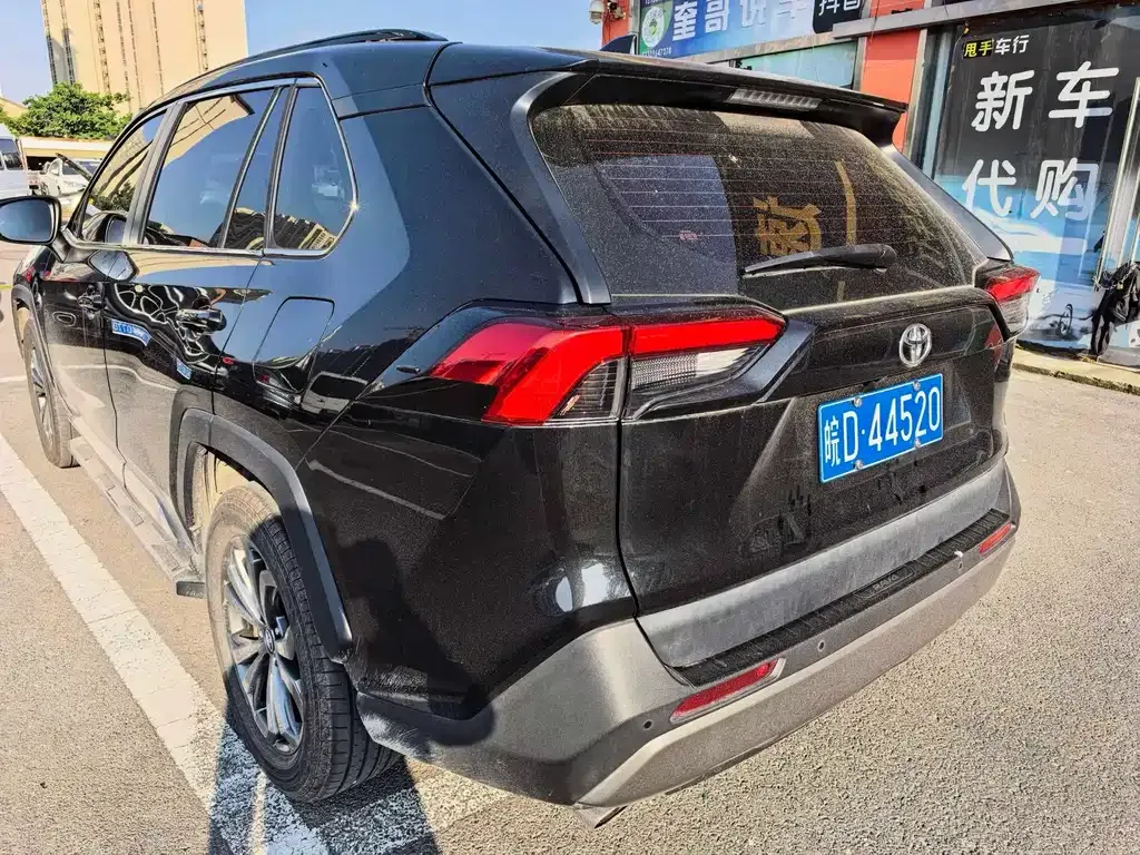 Toyota RAV4 — фото 6