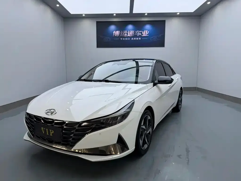 Hyundai Elantra — фото 1