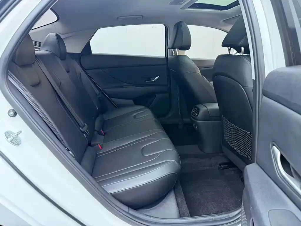 Hyundai Elantra — фото 8