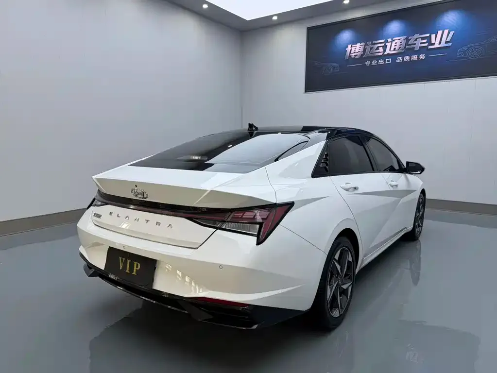 Hyundai Elantra — фото 3