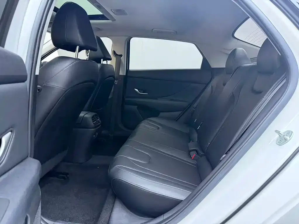 Hyundai Elantra — фото 10
