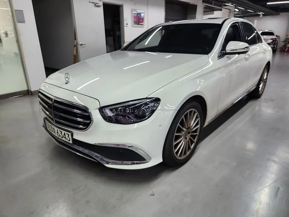 Mercedes-Benz E-Class — фото 1