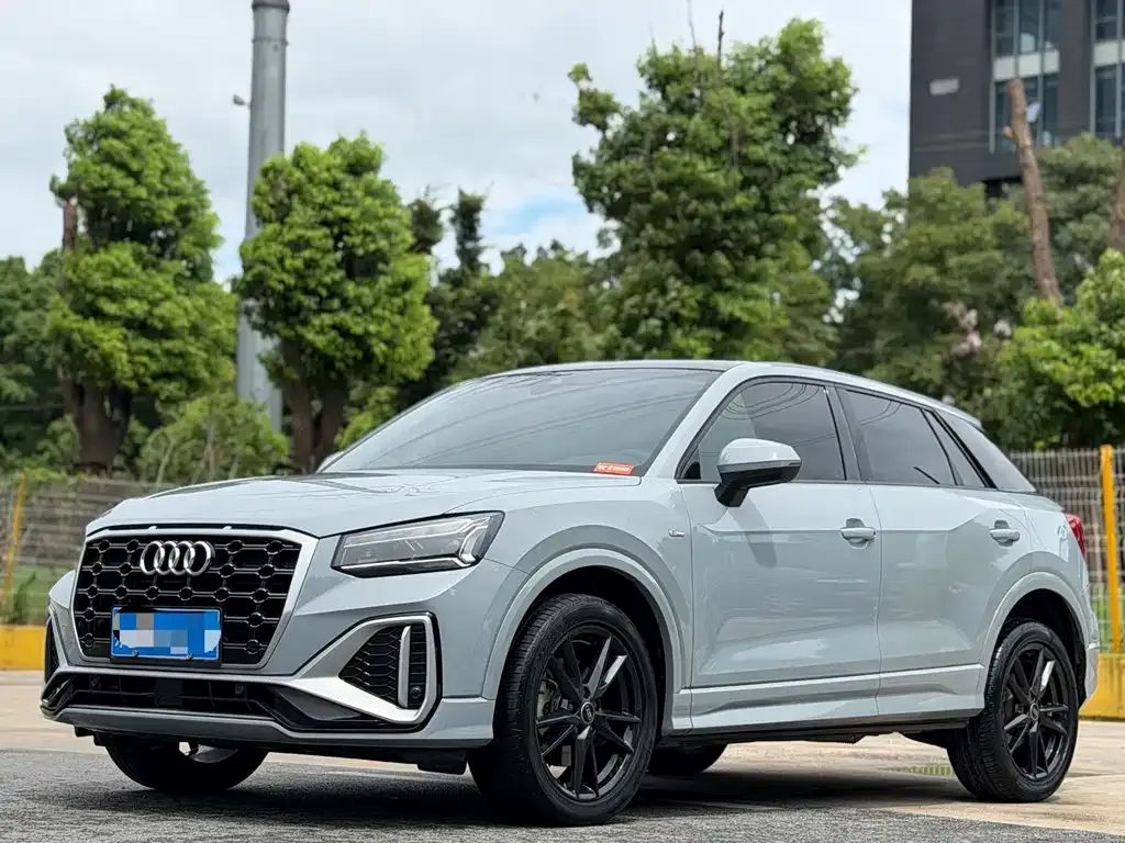 Audi Q2L — фото 1