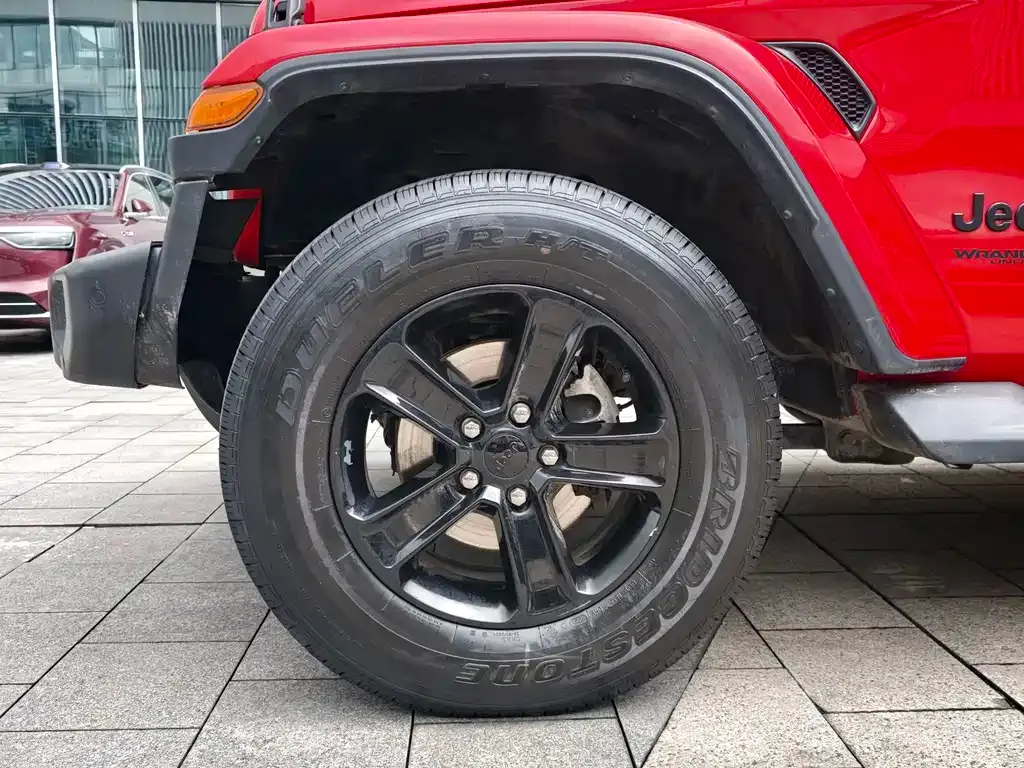 Jeep Wrangler — фото 10