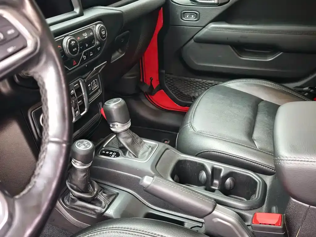 Jeep Wrangler — фото 9