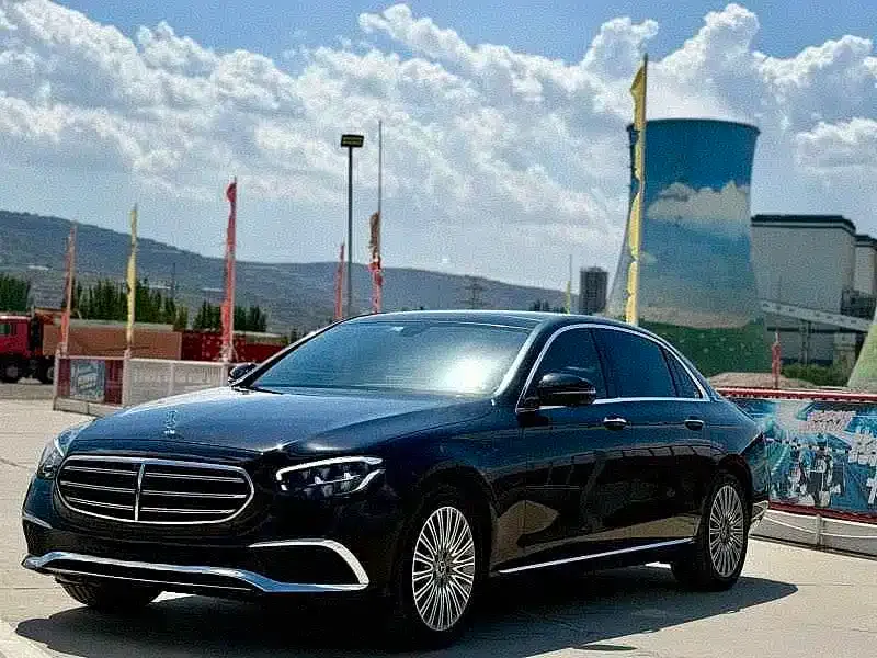 Mercedes-Benz E-Class — фото 1
