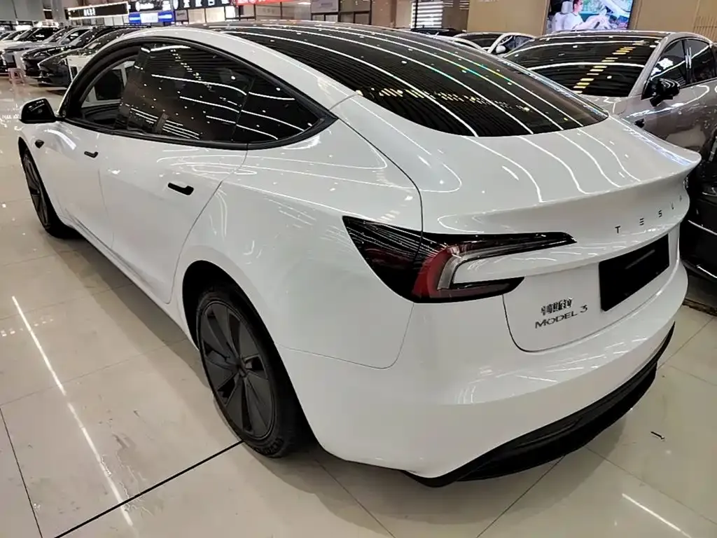 Tesla Model 3 — фото 7
