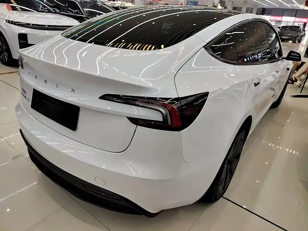 Tesla Model 3 — фото 5