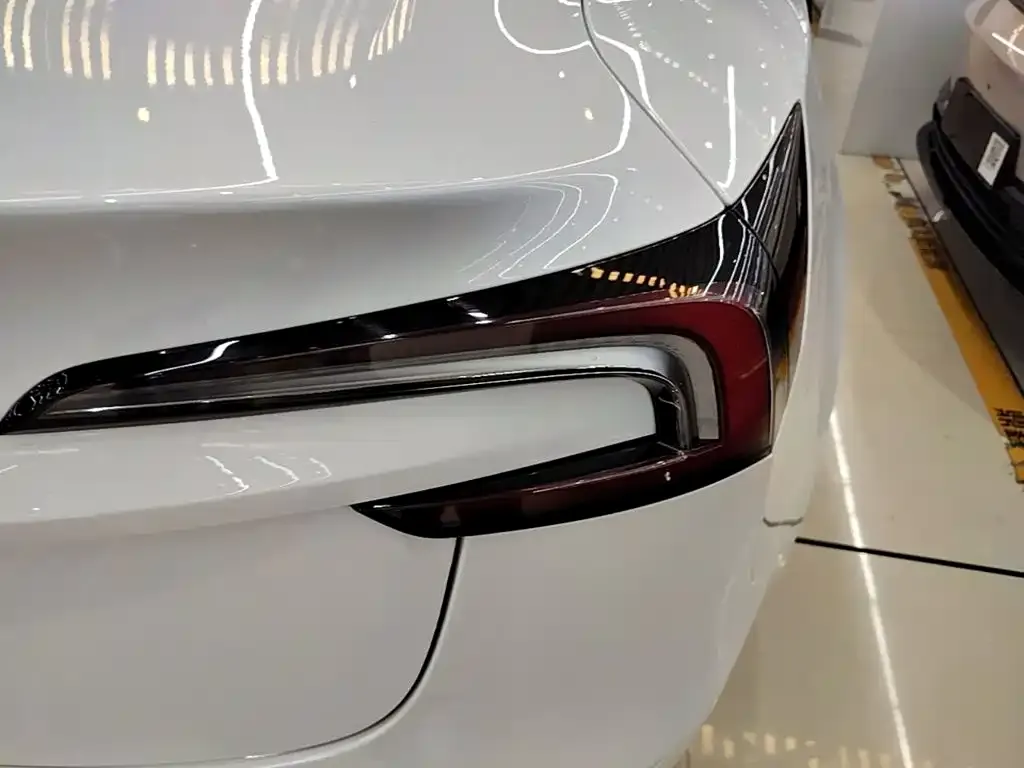 Tesla Model 3 — фото 2