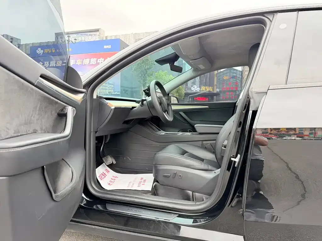 Tesla Model Y — фото 6