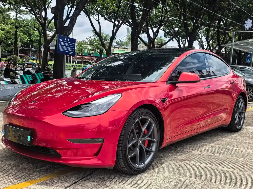 Tesla Model 3 — фото 1